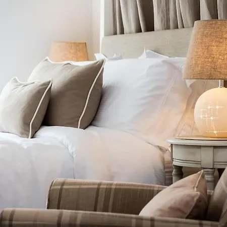 Eden Mews Townhouse In The Heart Of