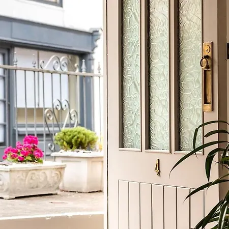 Casa de Férias Eden Mews Townhouse In The Heart Of